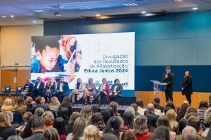 CEE/PR reforça compromisso com alfabetização de qualidade durante encontro da SEED-PR