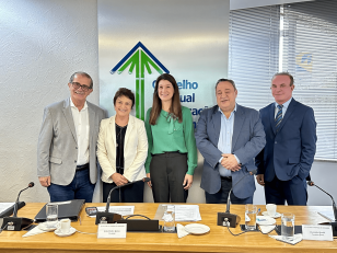 posse_conselheiros_-_edson_e_caren_-_foto_1.png