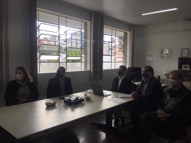 CEE/PR entrega Deliberação n.º 4/2021 ao Secretário Renato Feder