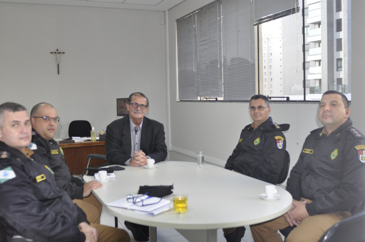 Representantes da área Educacional da Polícia Militar do Paraná visitam o CEE/PR