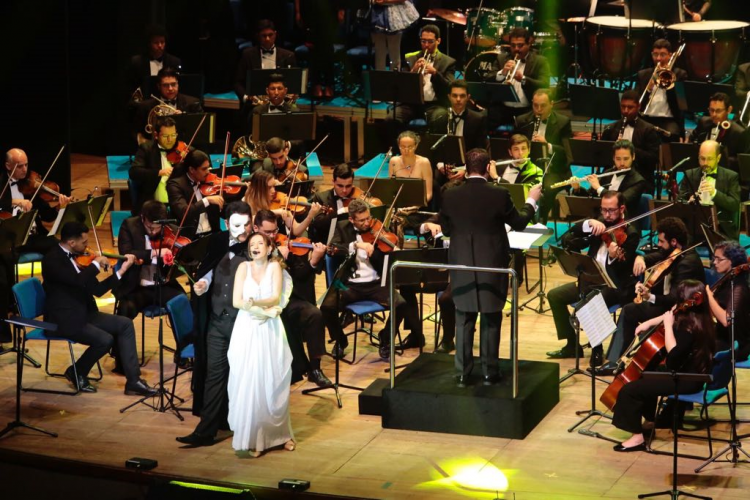 CEE/PR Prestigiou o Concerto da Orquestra Filarmônica da UniCesumar