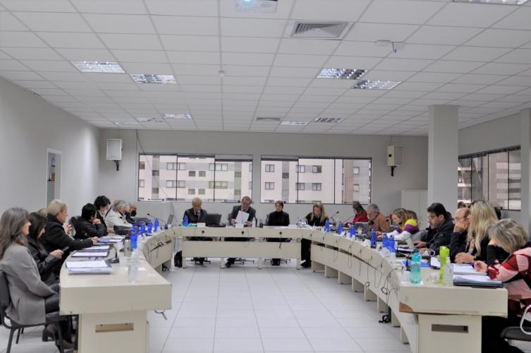 Coordenadora de Gestão da Educação em Saúde de Maringá visita CEE/PR