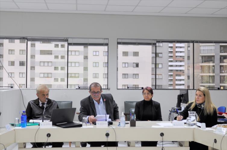 Coordenadora de Gestão da Educação em Saúde de Maringá visita CEE/PR