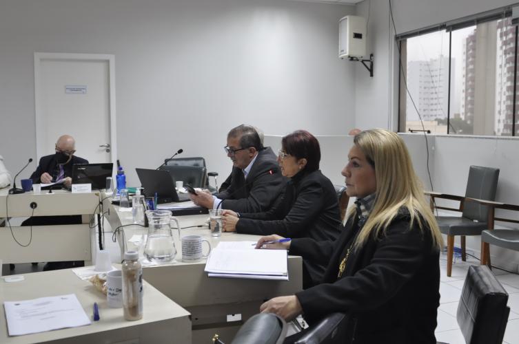 Coordenadora de Gestão da Educação em Saúde de Maringá visita CEE/PR