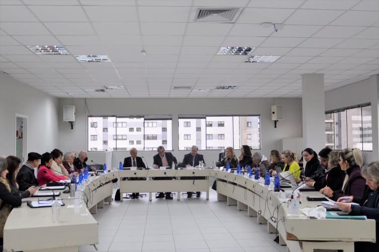 CEE/PR recebe visita do Chanceler da Uninter