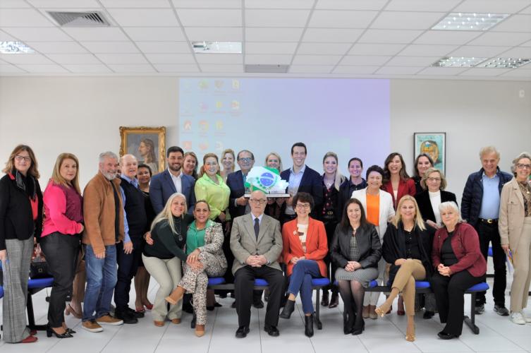 CEE/PR recebe a visita do Secretário de Educação e do Esporte do Paraná