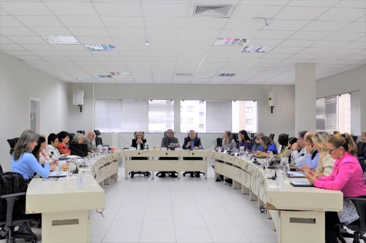 Senador Flávio Arns visita CEE/PR