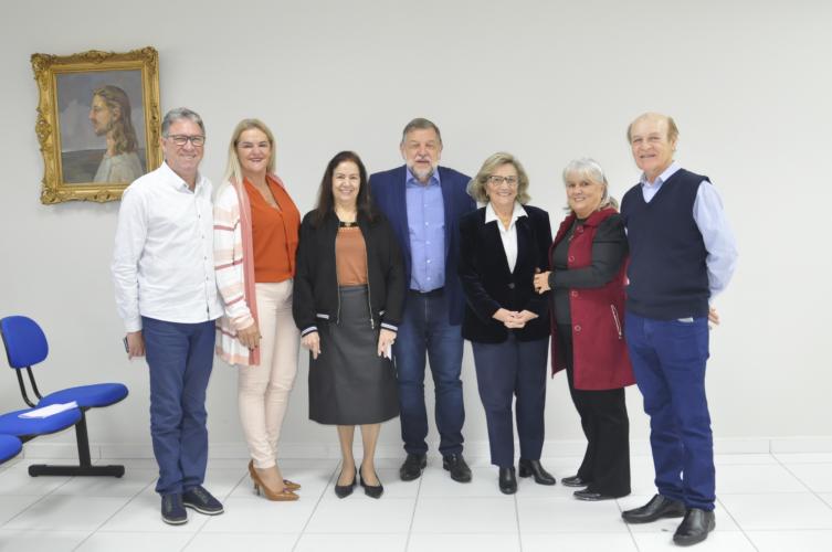 Senador Flávio Arns visita CEE/PR