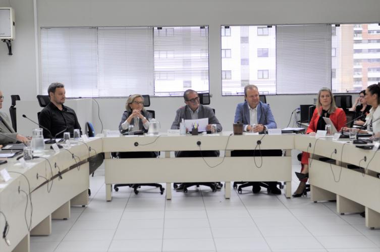 Aurélio Bona Junior toma posse como Conselheiro Titular no CEE/PR