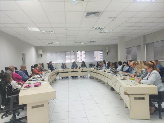 Diretora-Geral da SEED visita o CEE/PR