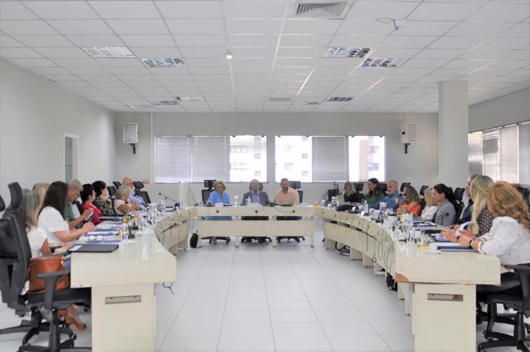 Diretor de Tecnologia e Inovação da SEED faz palestra no CEE/PR