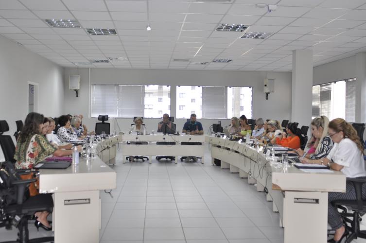 Secretário Municipal do Esporte, Lazer e Juventude de Curitiba faz palestra no CEE/PR