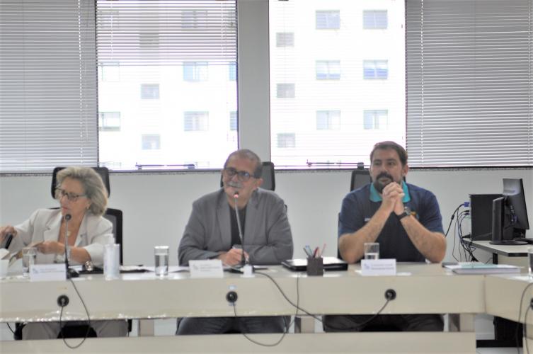 Secretário Municipal do Esporte, Lazer e Juventude de Curitiba faz palestra no CEE/PR