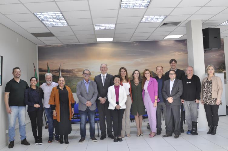 IES Públicas do Paraná fazem palestra no CEE/PR sobre Estrutura e Funcionamento das Instituições e seus desafios na gestão