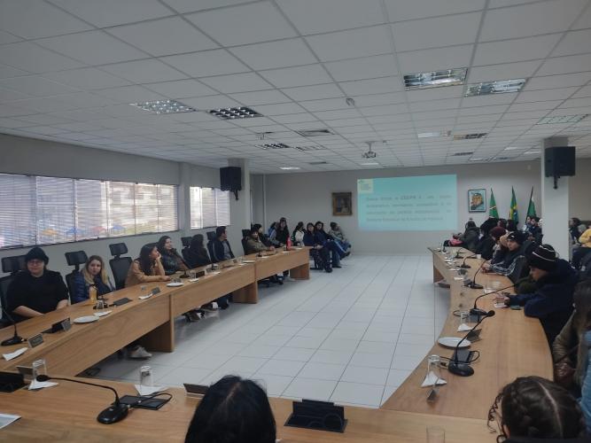Estudantes da Universidade Estadual de Maringá visitam o CEE/PR