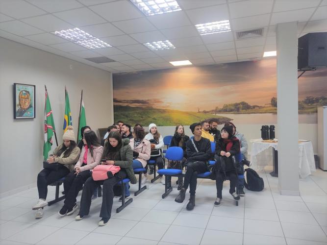 Estudantes da Universidade Estadual de Maringá visitam o CEE/PR