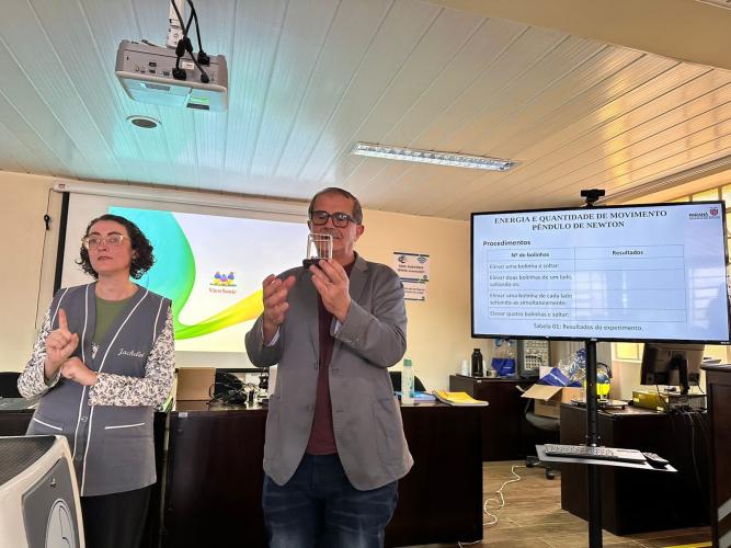 Laboratório Didático Móvel de Física, Química e Biologia é apresentado ao CEE/PR