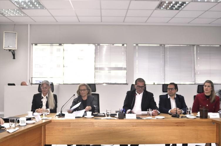 Coordenador da SETI palestra sobre os cursos de graduação nas IES públicas estaduais do Paraná