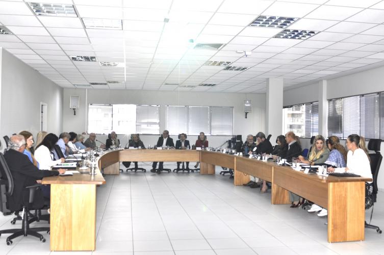 Coordenador da SETI palestra sobre os cursos de graduação nas IES públicas estaduais do Paraná