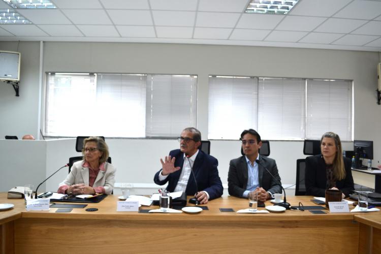 Diretor-Geral da SEED/PR faz palestra na 5.ª Reunião Ordinária do CEE/PR