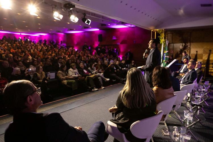 Presidente do CEE/PR participa do VI Congresso Internacional de Educação