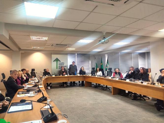 CEE/PR recebe chanceler da UniCesumar em encontro marcado por conquistas, ética e responsabilidade educacional