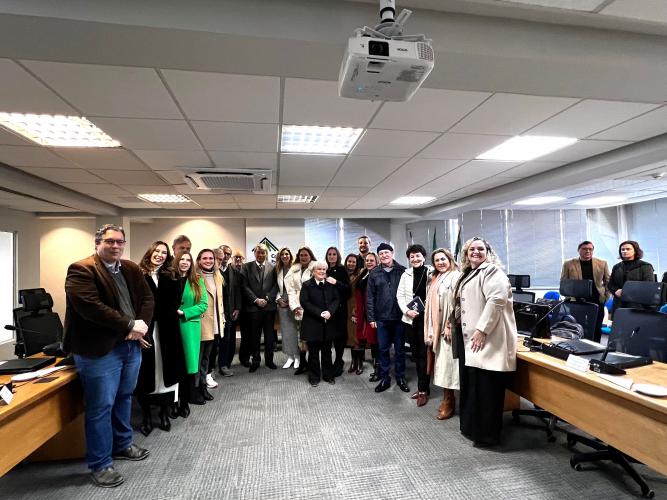 CEE/PR recebe chanceler da UniCesumar em encontro marcado por conquistas, ética e responsabilidade educacional