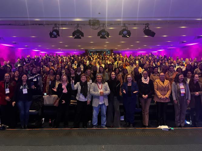 Conselheiro Jacir José Venturi é homenageado com o Troféu Grandes Educadores no VI Congresso Internacional de Educação