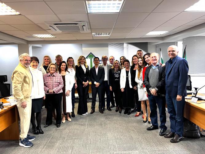 Dr. Glauber Higa Kaio faz palestra sobre saúde mental no CEE/PR