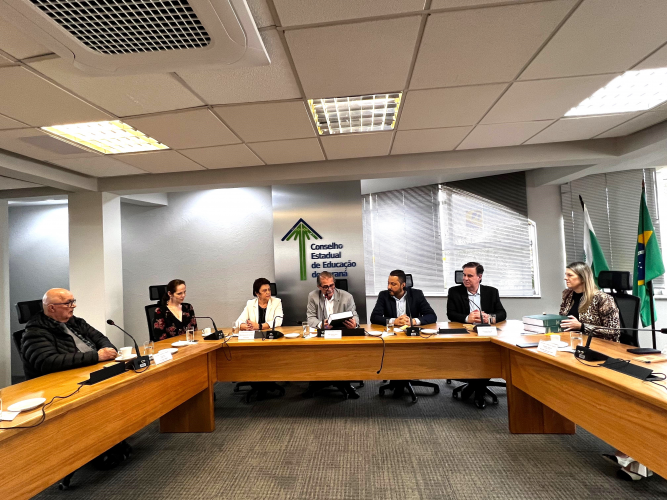 CEE/PR aprova Deliberação que atualiza as Diretrizes Curriculares e o Referencial Curricular do Ensino Médio do Paraná