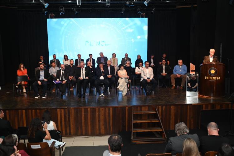 Conselheiro Aurélio Bona Júnior representa o CEE/PR no Paraná Faz Ciência 2025