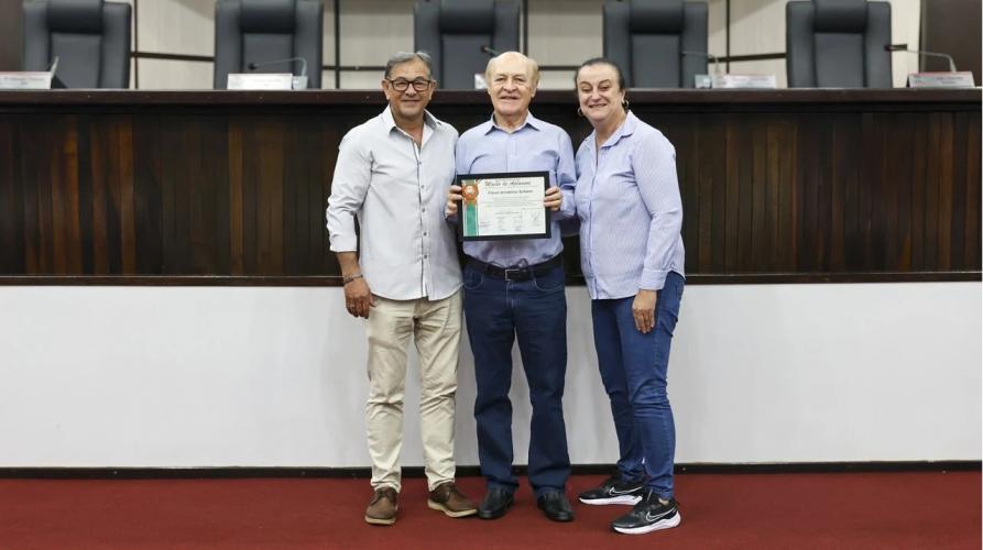 Conselheiro Flávio Vendelino Scherer recebe Moção de Aplausos da Câmara Municipal de Toledo