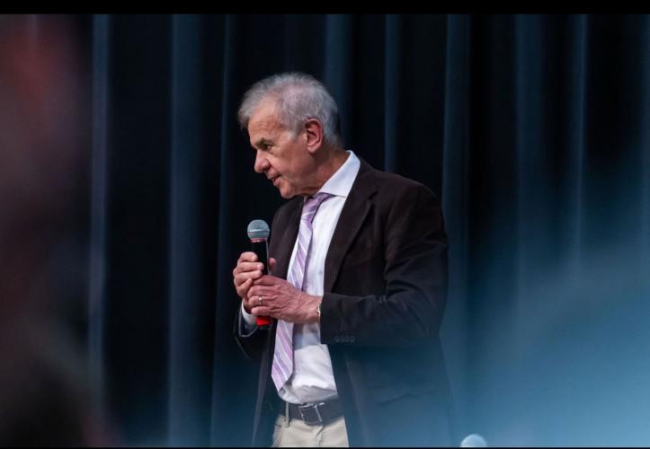 Conselheiro Jacir Venturi representa o CEE/PR na Olimpíada Paranaense de Matemática 2025