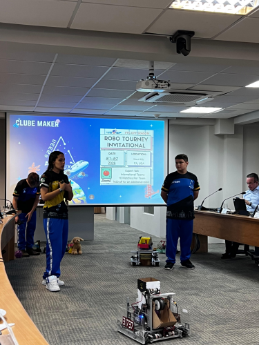 Colégio Estadual do Paraná apresenta projeto Clube das Ciências em sessão Plenária