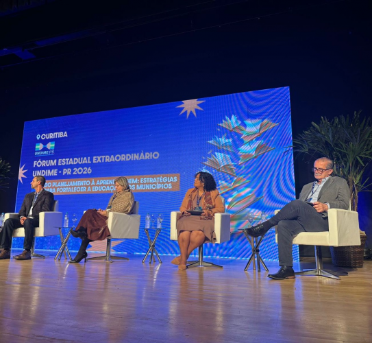 Presidente do CEE/PR integra mesa de debate em Fórum da Undime Paraná
