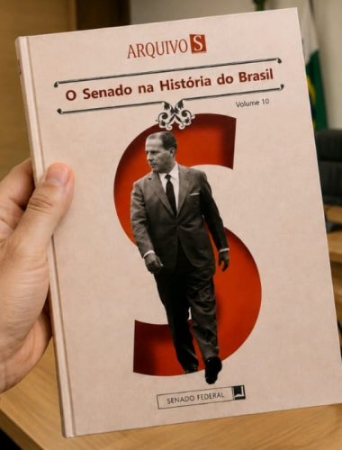 Senado Federal encaminha exemplar de obra histórica para integrar acervo da Biblioteca do CEE/PR