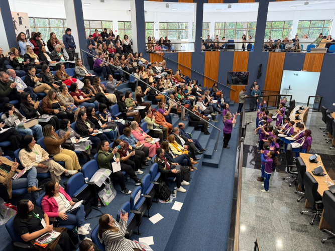 Presidente do CEE/PR participa da solenidade de abertura de Seminário da Uncme no Paraná