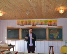 CONSELHO VISITA ESCOLA CONHECIDA PELA PEDAGOGIA WALDORF