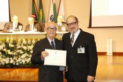 PRESIDENTE DO CONSELHO ESTADUAL DE EDUCAÇÃO DO PARANÁ RECEBE DIPLOMA DE MÉRITO ÉTICO-PROFISSIONAL