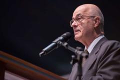 DR. OSCAR DISCURSA COMO PARANINFO NA UNOPAR