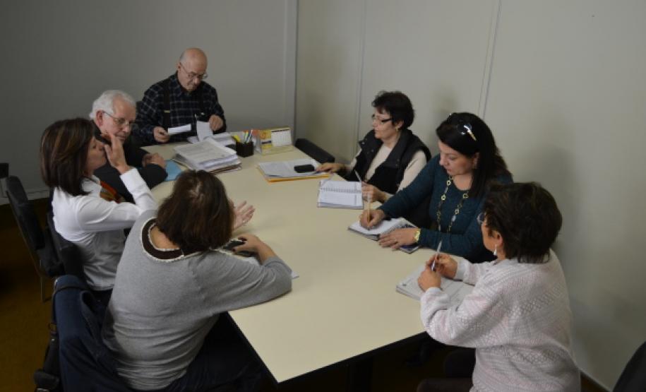 REVISÃO TÉCNICA DOS DOCUMENTOS DO CEE/PR Revisão documentos CEE/PR.