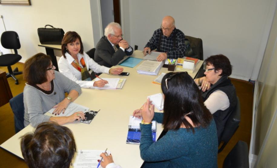 REVISÃO TÉCNICA DOS DOCUMENTOS DO CEE/PR Revisão documentos CEE/PR.