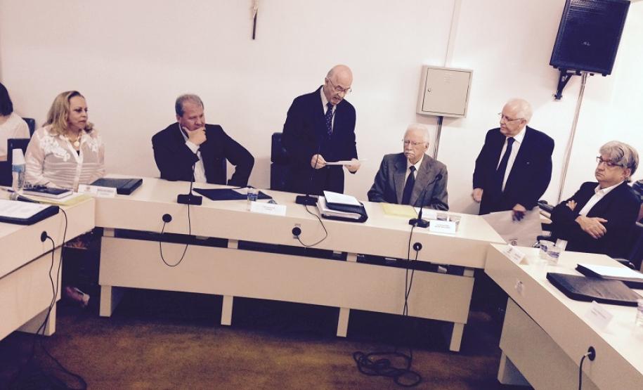 VÉSPERO MENDES É HOMENAGEADO NO CONSELHO ESTADUAL DE EDUCAÇÃO VÉSPERO MENDES É HOMENAGEADO NO CONSELHO ESTADUAL DE EDUCAÇÃO