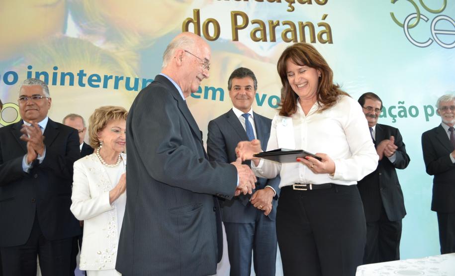 O JUBILEU DE OURO DO CEE-PR E O SELO COMEMORATIVO