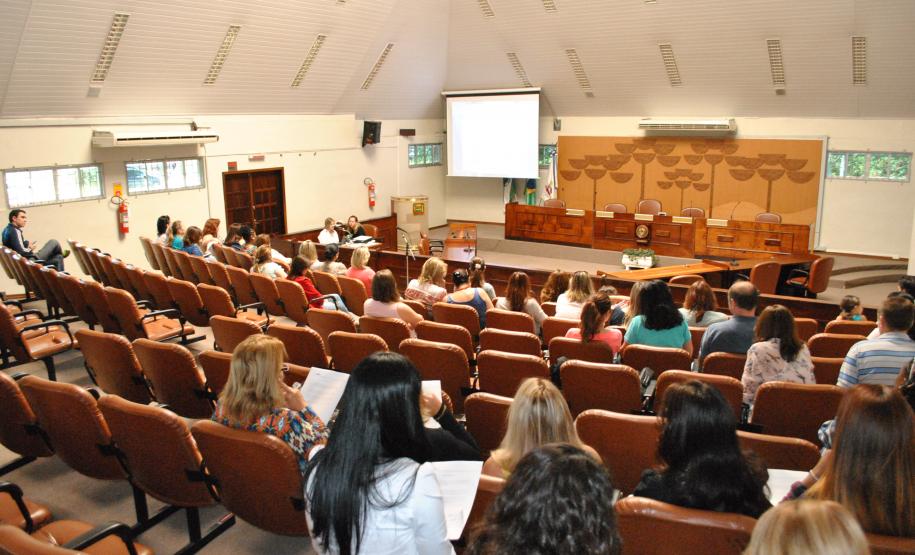 CONSELHEIROS DO CEE/PR PARTICIPAM DE AUDIENCIA PÚBLICA CONSELHEIROS DO CEE/PR PARTICIPAM DE AUDIENCIA PÚBLICA