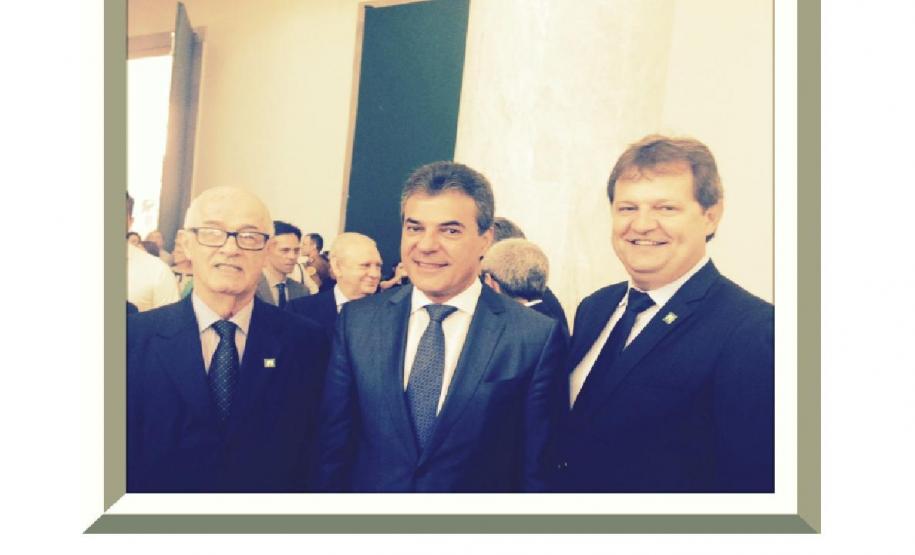 DR. OSCAR ALVES E DR. ALDO BONA SÃO CONDECORADOS COM  ORDEM DO PINHEIRO DR. OSCAR ALVES E DR. ALDO BONA SÃO CONDECORADOS COM  ORDEM DO PINHEIRO