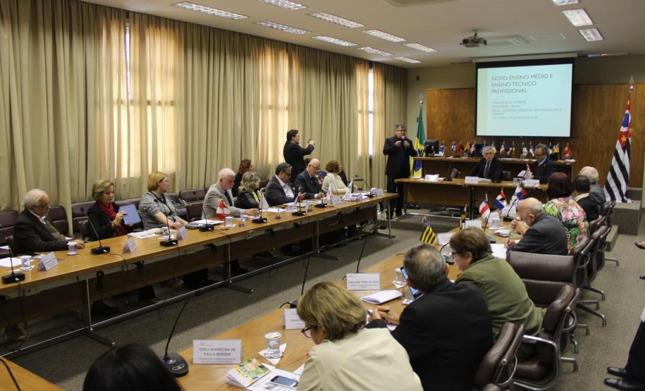 CEE/PR Participa do Fórum Nacional dos Conselhos Estaduais de Educação CEE/PR Participa do Fórum Nacional dos Conselhos Estaduais de Educação