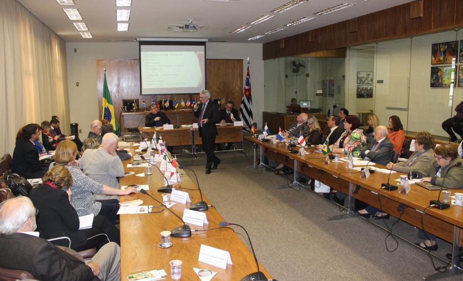CEE/PR Participa do Fórum Nacional dos Conselhos Estaduais de Educação CEE/PR Participa do Fórum Nacional dos Conselhos Estaduais de Educação