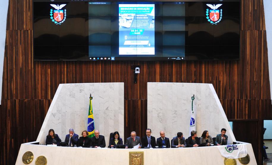CEE/PR participa da Solenidade de abertura do Seminário de Educação Básica na ALEP CEE/PR participa da Solenidade de abertura do Seminário de Educação Básica na ALEP