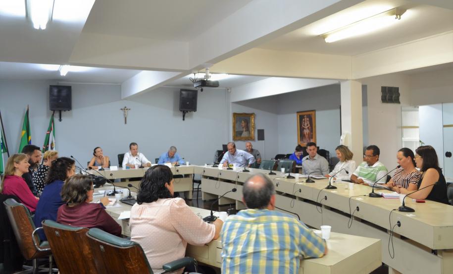 Pró-Reitores de Extensão se reúnem com Conselheiros do CEE/PR Pró-Reitores de Extensão se reúnem com Conselheiros do CEE/PR